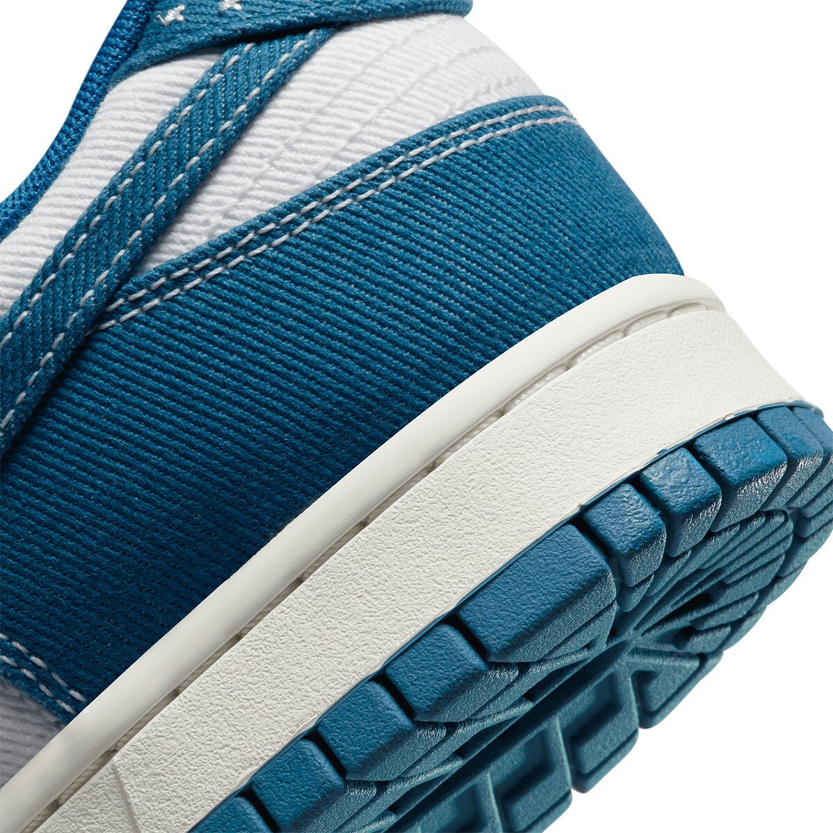 Nike Dunk Low “Indigo Embroidery” – Denim Bleu & Blanc Cassé